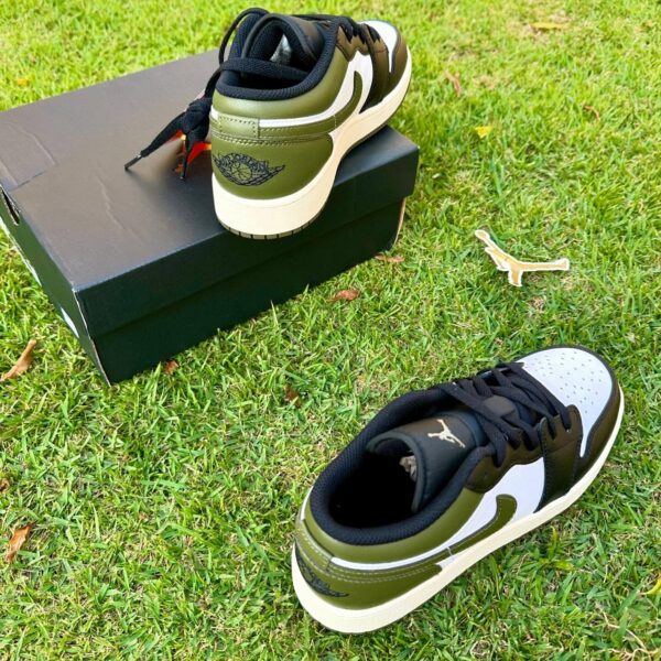 Air Jordan 1 Low GS Black Toe Medium Olive - Image 3