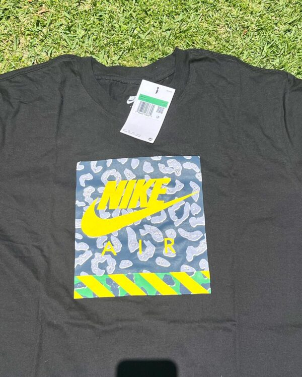 Camiseta Nike DriFit Air Preto e Amarelo - Image 2